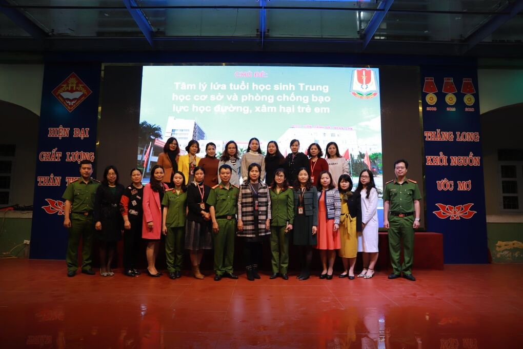 Khoa tâm lý tuyên truyền phòng chống bạo lực học đường và xâm hại trẻ em cho học sinh trường THCS Thăng Long