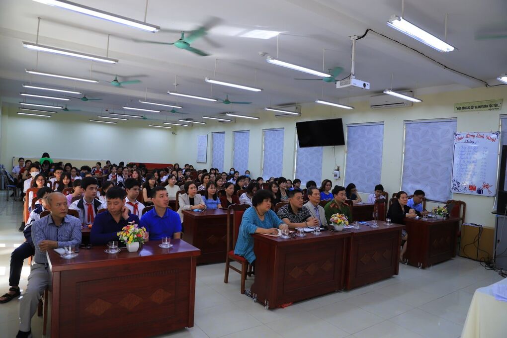 Hội nghị đối thoại chủ đề “Xây dựng trường học hạnh phúc” tại trường THCS Thăng Long