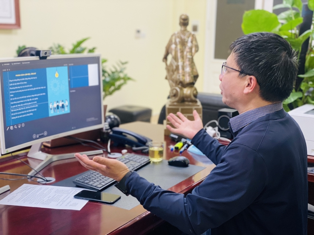 Những lá thư qua khe cửa và khái niệm trường học hạnh phúc