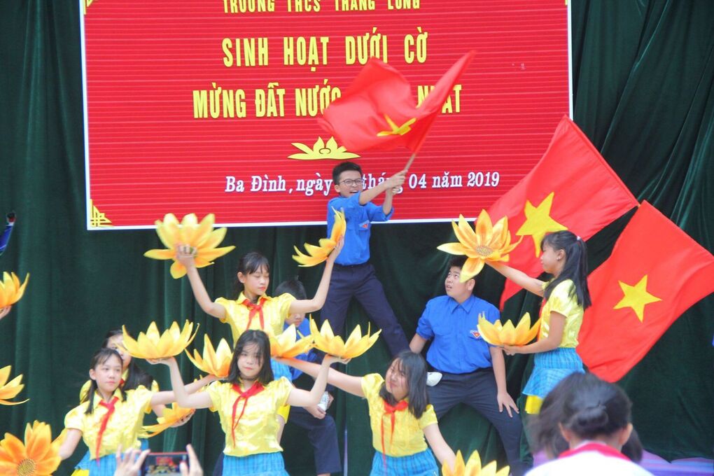 SINH HOẠT DƯỚI CỜ THÁNG 4