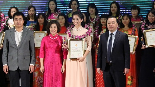 Tuyên dương 100 nhà giáo Hà Nội tâm huyết, sáng tạo