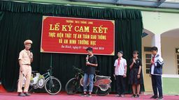 LỄ KÍ CAM KẾT THỰC HIỆN TRẬT TỰ ATGT VÀ AN NINH TRƯỜNG HỌC