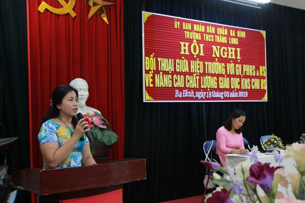 HỘI NGHỊ ĐỐI THOẠI GIỮA HIỆU TRƯỞNG VỚI GIÁO VIÊN, PHỤ HUYNH HỌC SINH VÀ HỌC SINH VỀ NÂNG CAO CHẤT LƯỢNG GIÁO DỤC KĨ NĂNG SỐNG CHO HỌC SINH