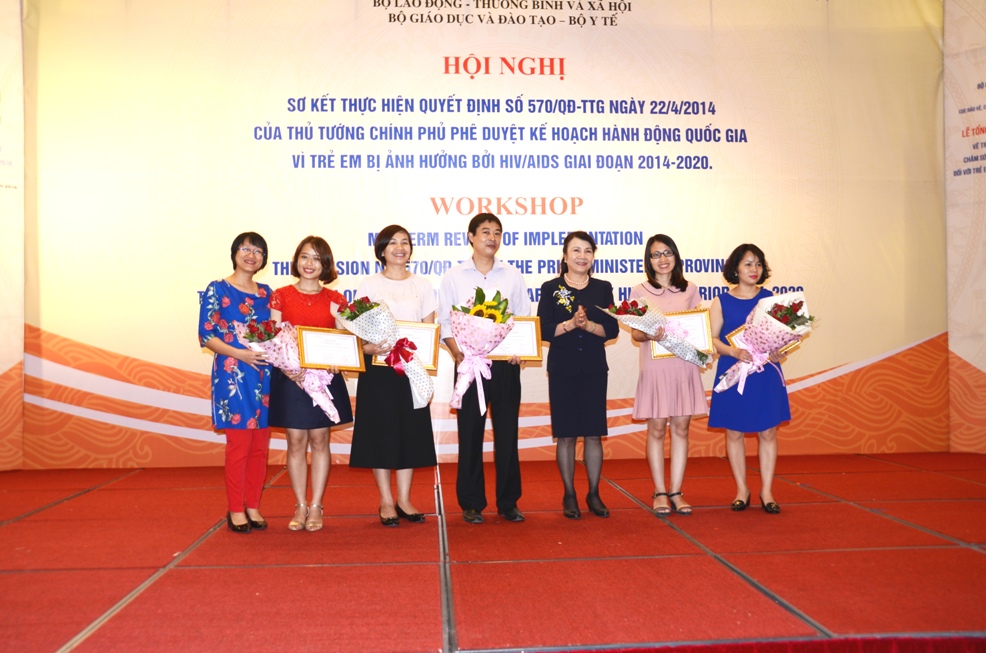 Thi vẽ tranh và sáng tác thông điệp