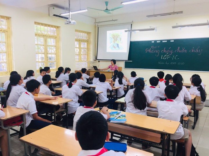 TUYÊN TRUYỀN CÔNG TÁC PCCC VÀ CỨU HỘ CỨU NẠN CHO HỌC SINH