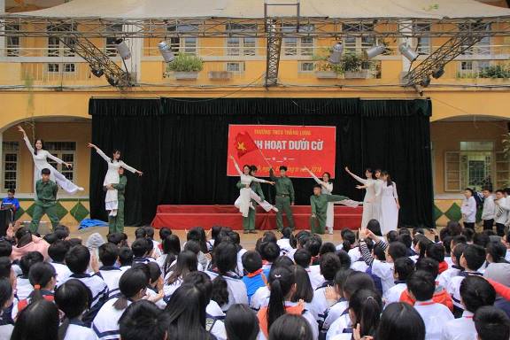 Sinh hoạt chủ điểm: "Ngày Học sinh - Sinh viên Việt Nam"