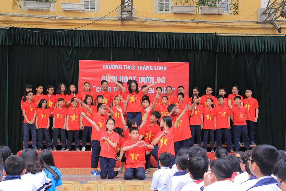 Sinh hoạt dưới cờ "Cùng tiến bước lên Đoàn"