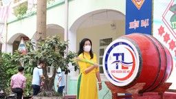 Trao kết quả thi vào 10, trao gửi yêu thương!