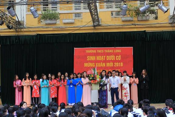 Sinh hoạt dưới cờ "Chào Xuân Mậu Tuất"