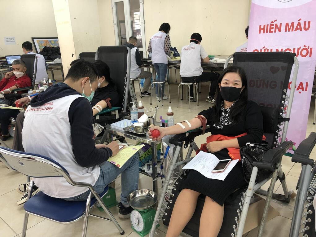 Giọt hồng trao gửi
