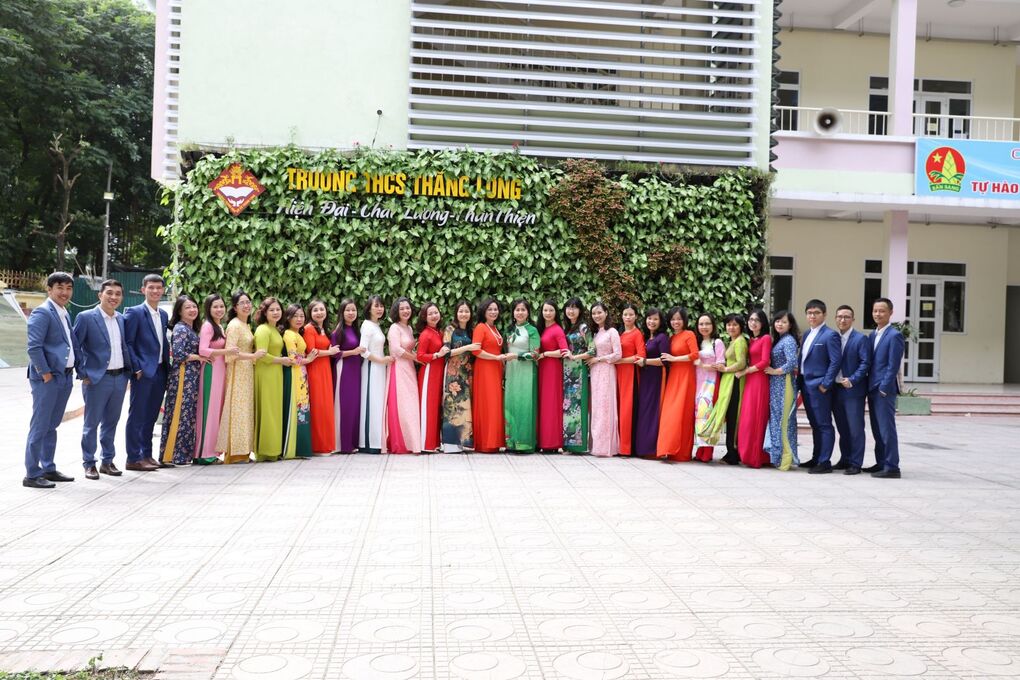 Chuyến về nguồn ý nghĩa của Chi bộ trường THCS Thăng Long