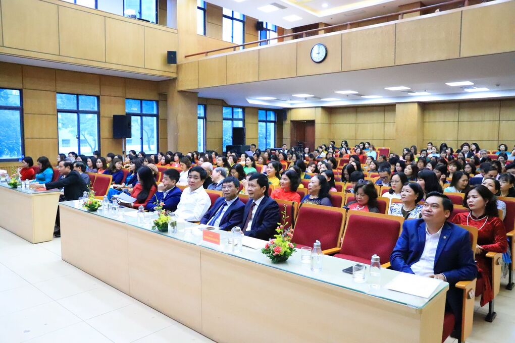 Lễ tuyên dương, khen thưởng các điển hình tiên tiến,  nhà giáo mẫu mực tiêu biểu quận Ba Đình