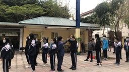 Học sinh trường THCS Thăng Long hào hứng trở lại trường