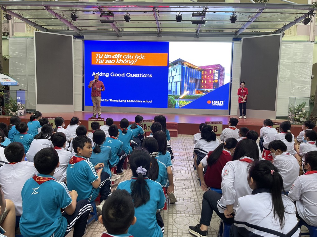 RMIT tổ chức chuyên đề Tiếng Anh với khối 6,7,8 THCS Thăng Long