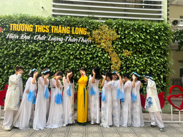 Văn nghệ chào mừng ngày 20/11