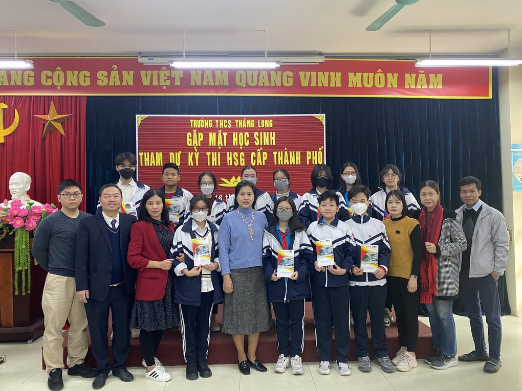 Những bông hoa tươi thắm chờ ngày khoe sắc