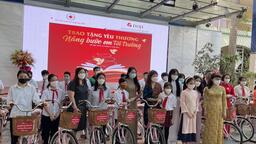 Nâng bước em đến trường