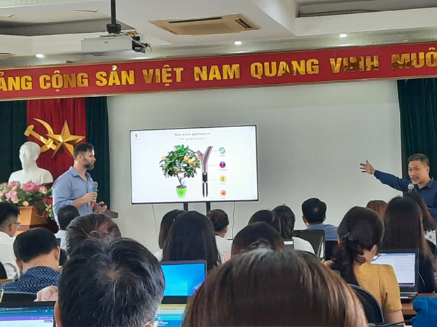 Tập huấn Giáo dục STEM tích hợp công nghệ - tổ chức STEMPUNKS Education đến từ nước Úc