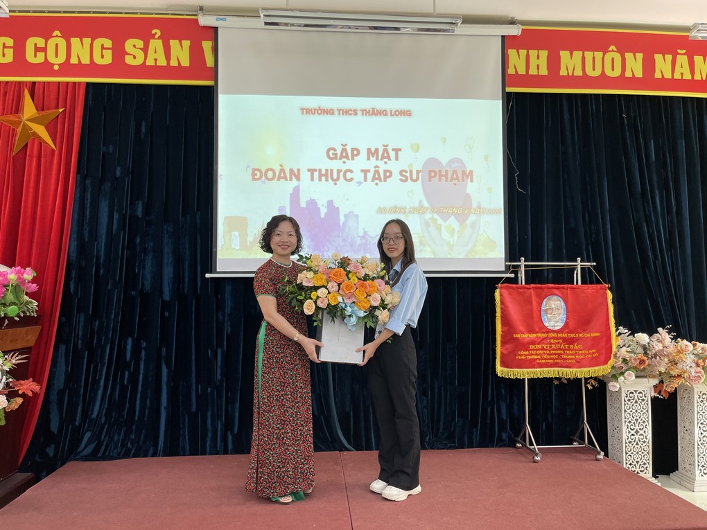 Trường THCS Thăng Long vui mừng chào đón đoàn thực tập trường Đại học Thủ Đô