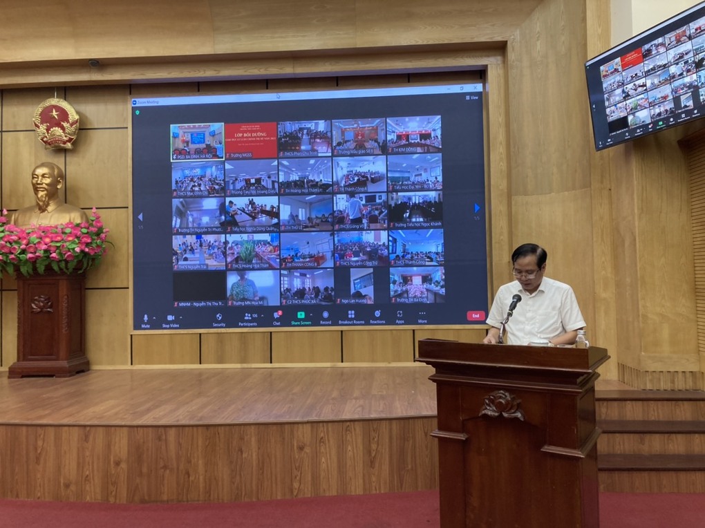 Trường THCS Thăng Long tham gia lớp bồi dưỡng chính trị hè 2022