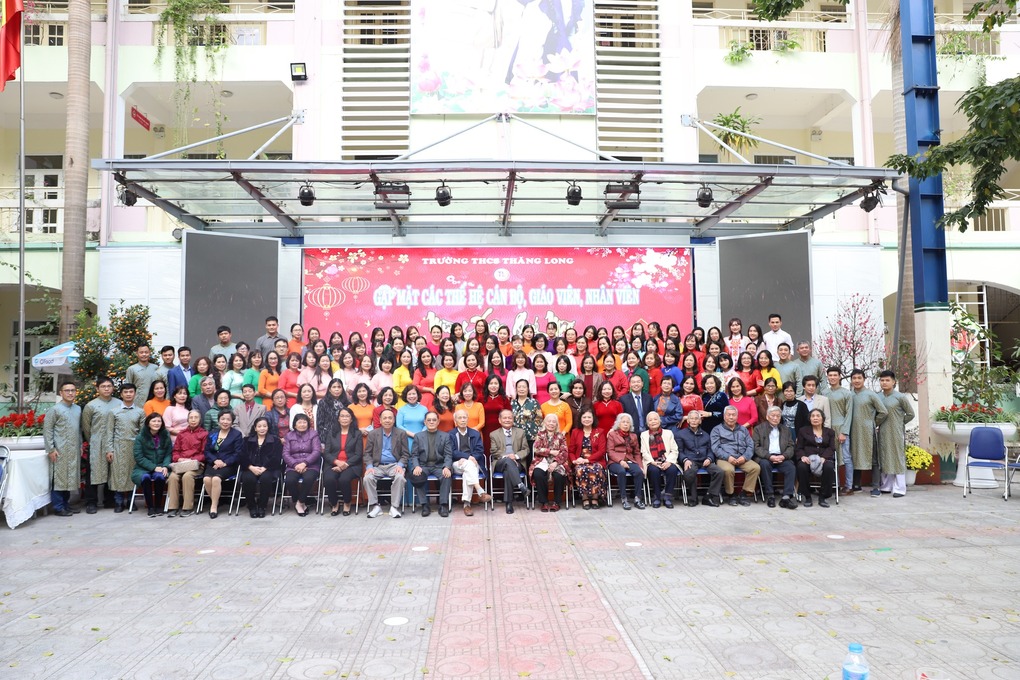 Náo nức vui tươi, đơn sơ mà ấm áp là buổi gặp mặt các thế hệ nhà giáo lão thành tại trường THCS Thăng Long!