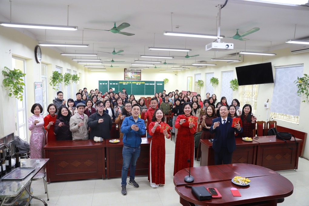 Tin vui trong ngày đầu tiên đón xuân Quý Mão của trường THCS Thăng Long