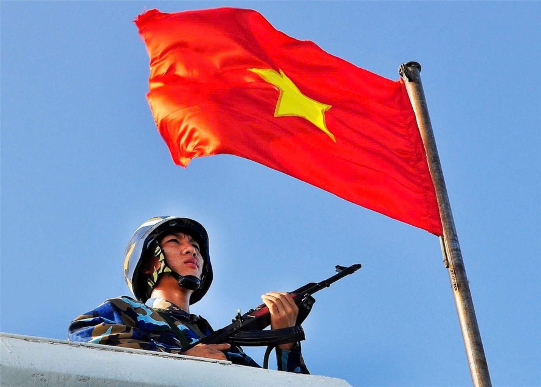 Lời ru và bóng cờ