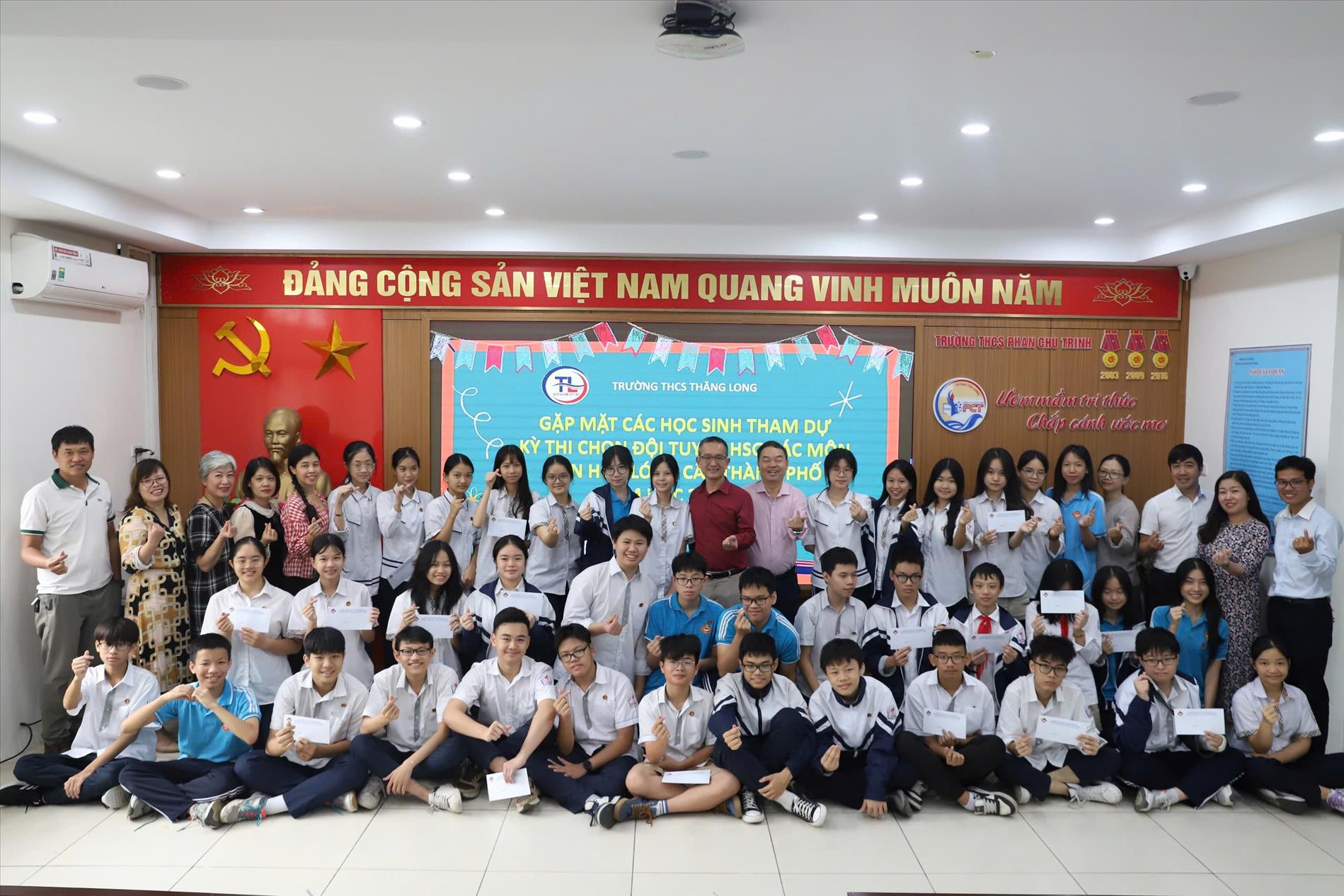 Gặp mặt đội tuyển học sinh giỏi “Truyền lửa tự hào – khơi khát vọng vươn cao”