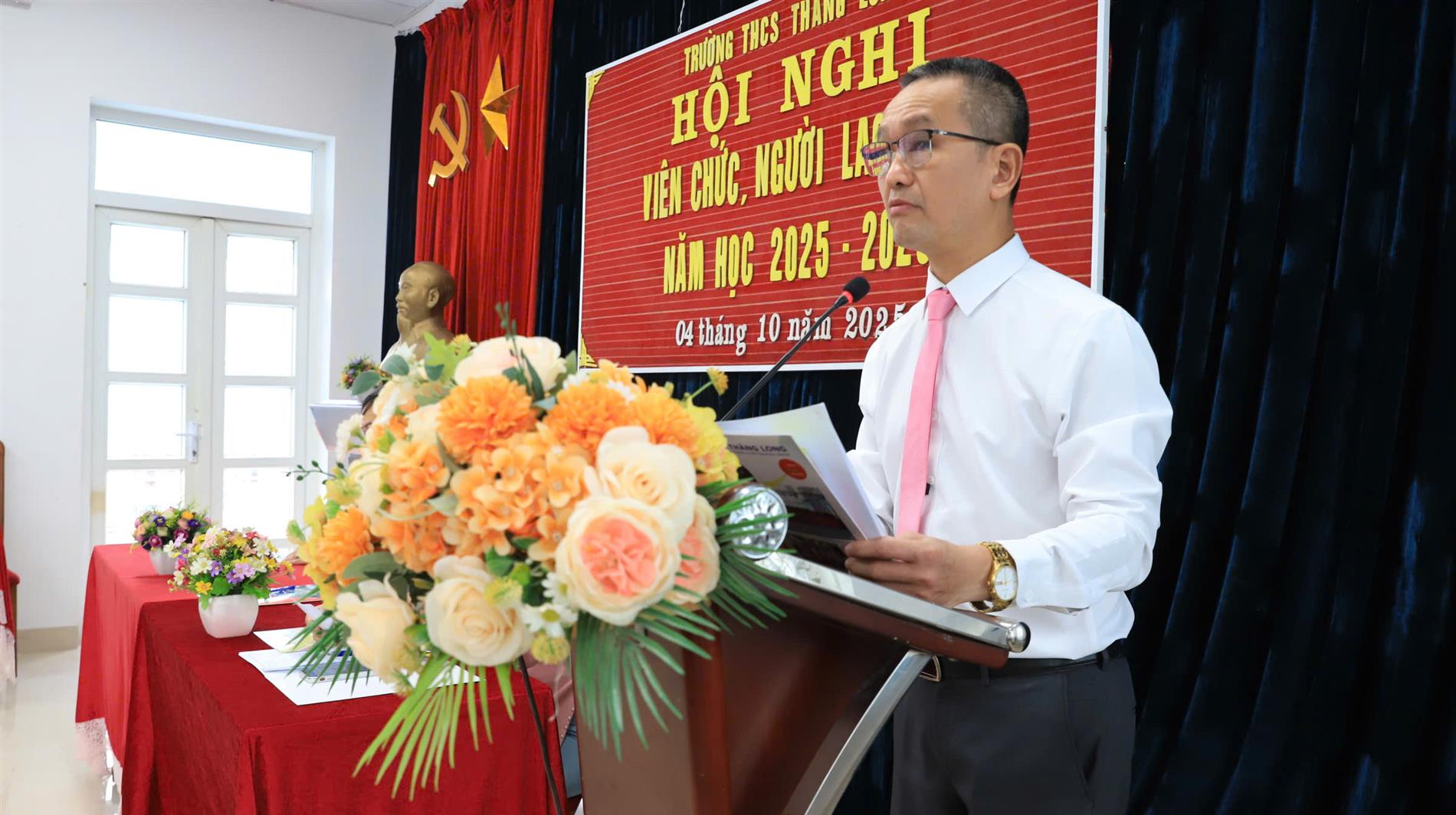 Hội nghị viên chức- người lao động năm học 2025- 2026 trường THCS Thăng Long