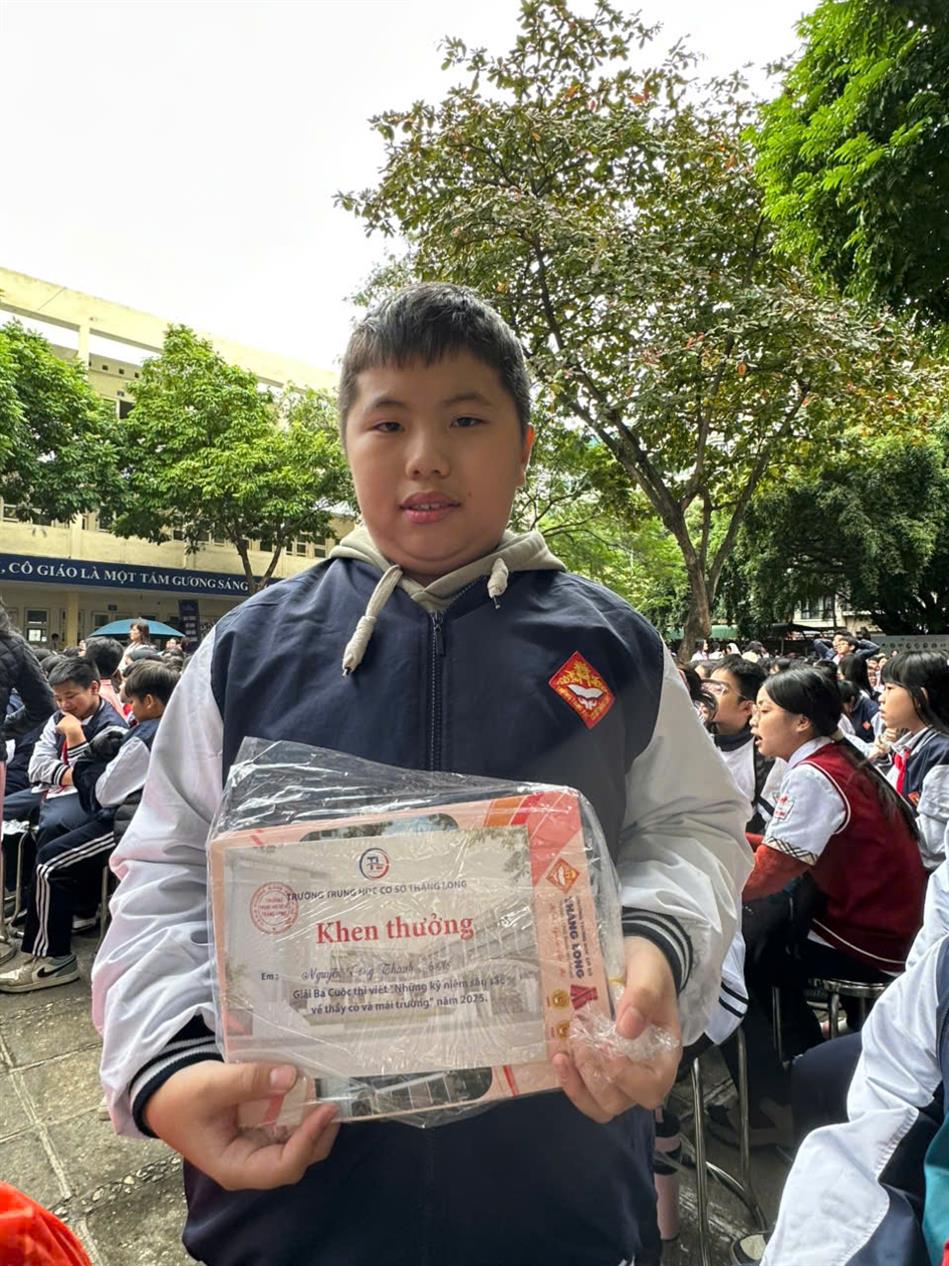 Người thắp sáng trong em niềm tin và yêu thương