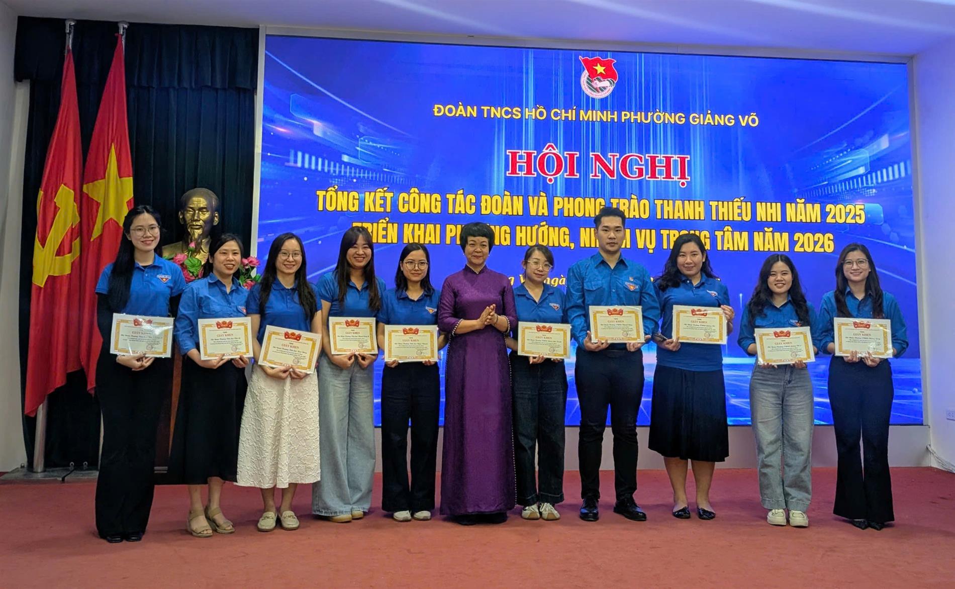 Tổng kết công tác Đoàn và phong trào thanh thiếu nhi năm 2025 – trường THCS Thăng Long vinh dự được khen thưởng