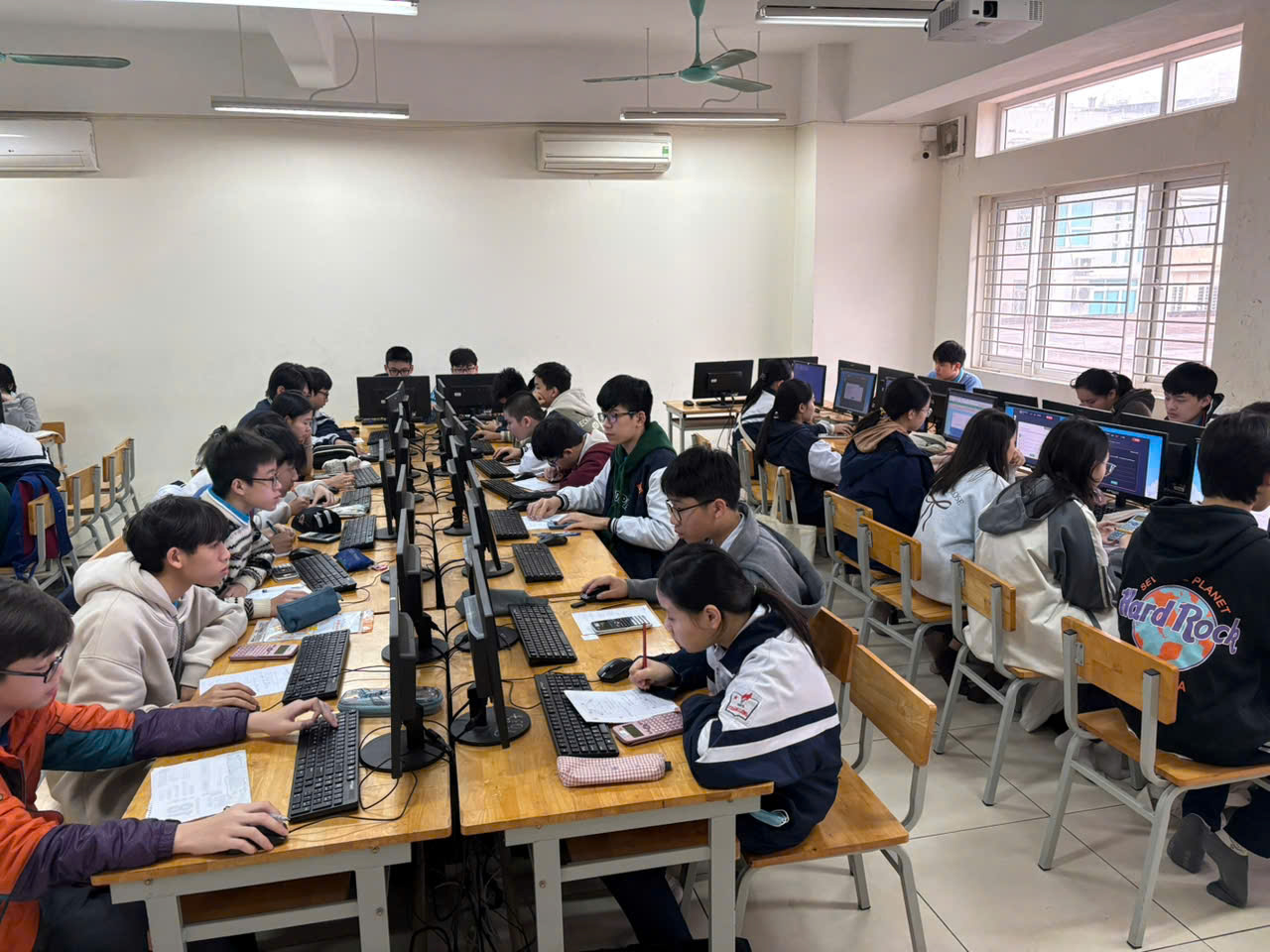 Chung kết đấu trường toán học cấp trường