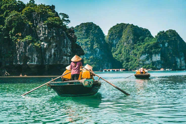 Vịnh Hạ Long – Viên kim cương xanh đắt giá
