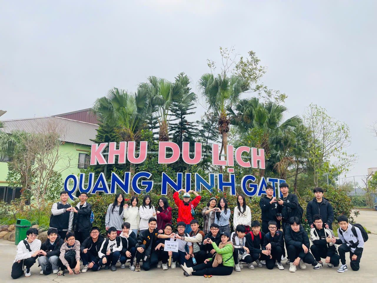 Cảm xúc về học tập trải nghiệm tại đền thờ Chu Văn An và Quảng Ninh Gate