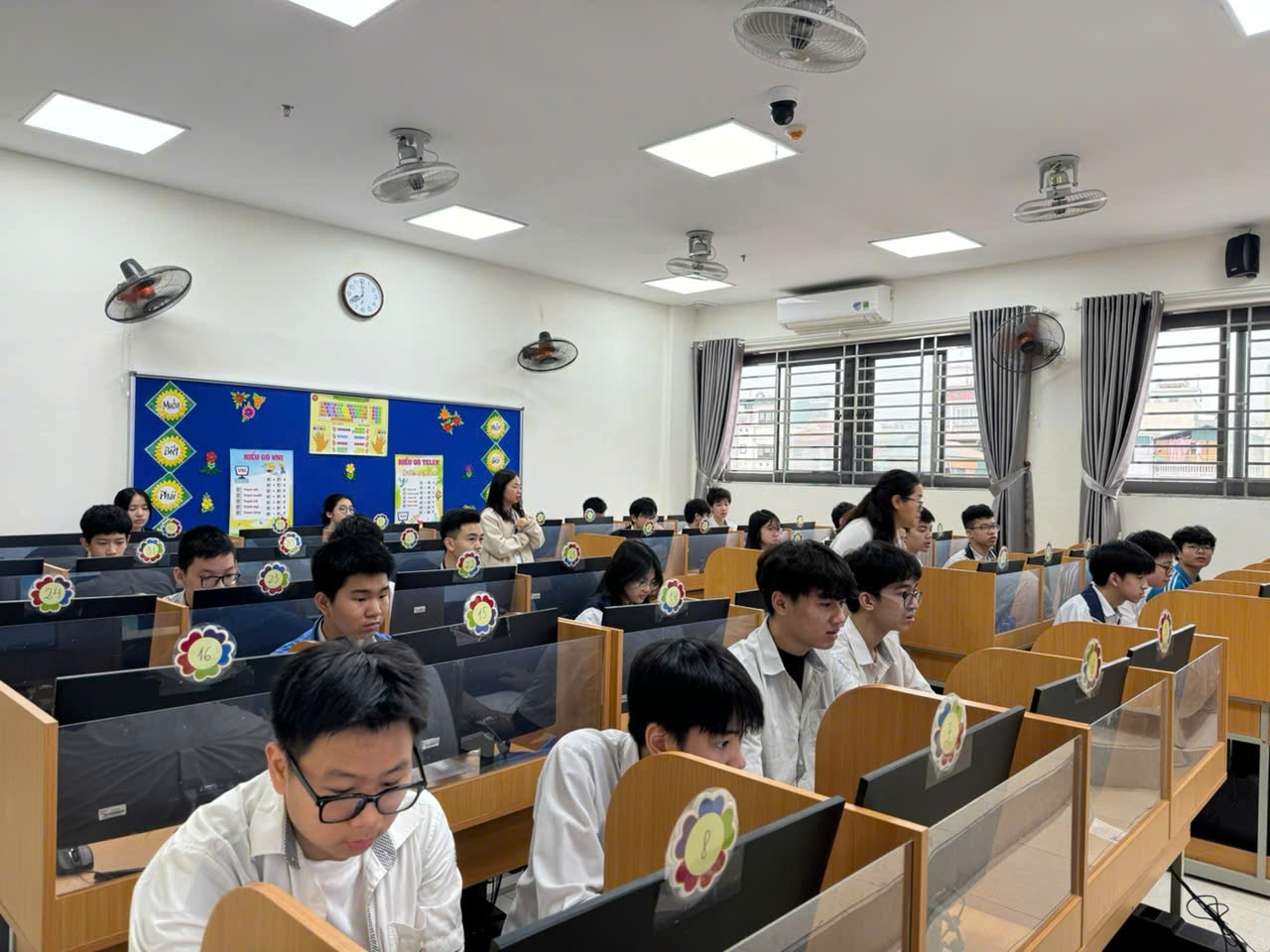Học sinh Thăng Long với chung kết cuộc thi "Đấu Trường Toán Học và Tiếng Anh" năm học 2024-2025