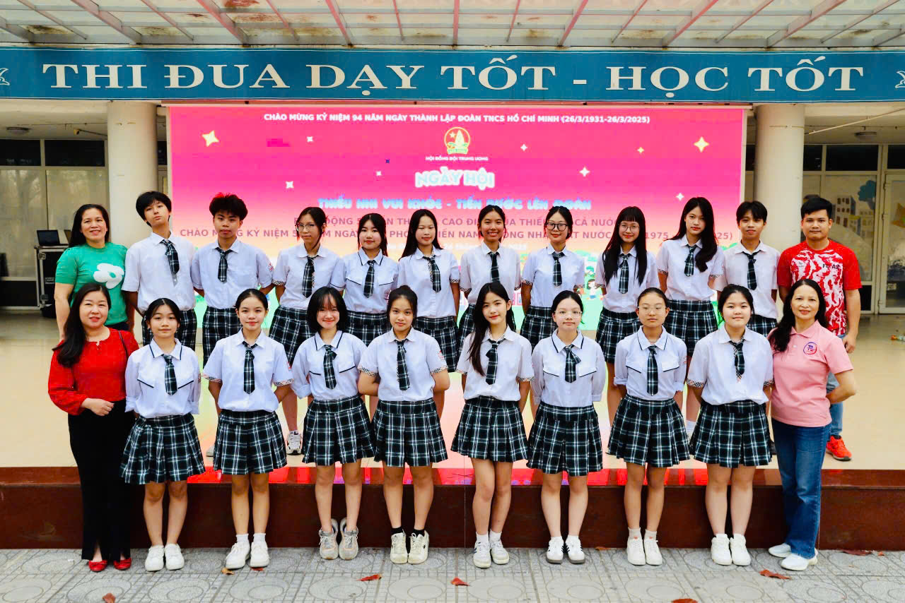 Hưởng ứng phong trào "Thiếu nhi vui khỏe" của Hội đồng Đội quận Ba Đình, học sinh trường THCS Thăng Long tích cực tập luyện màn dân vũ khỏe đẹp chào mừng ngày thành lập Đoàn 26/3/2025