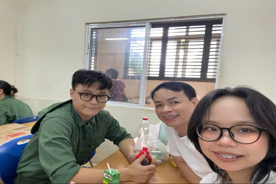 Hạnh phúc bên cha!
