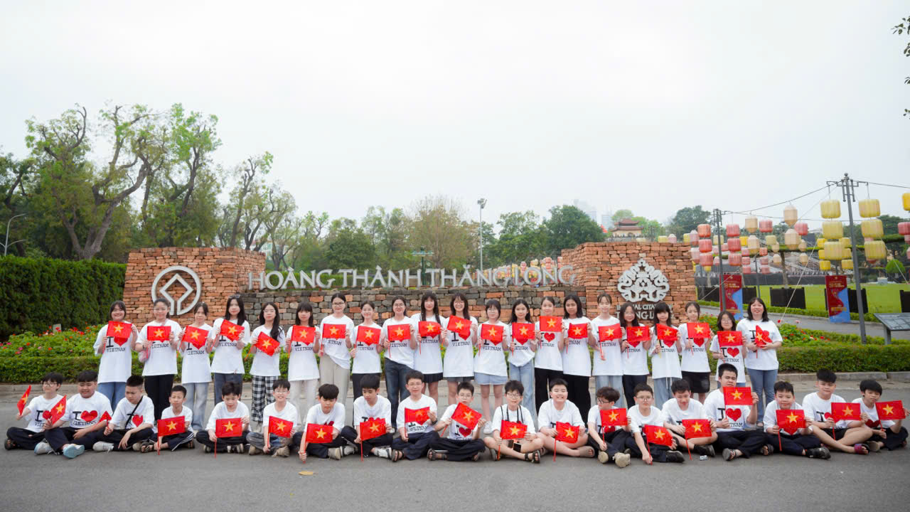 Học sinh lớp 6A8 trường THCS Thăng Long hào hứng tham gia học tập trải nghiệm