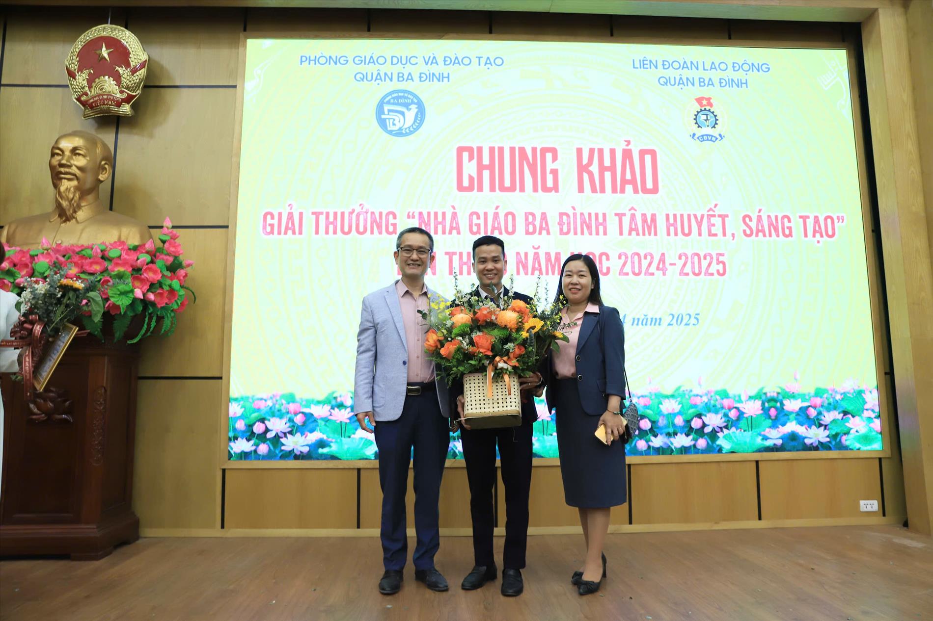 Thầy giáo Lê Văn Yên trường THCS Thăng Long đạt giải Nhì cuộc thi “Nhà giáo Ba Đình tâm huyết, sáng tạo” năm 2025