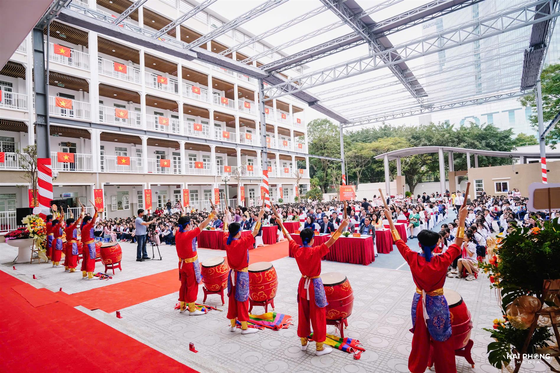 Tự hào mái trường mang tên Thăng Long