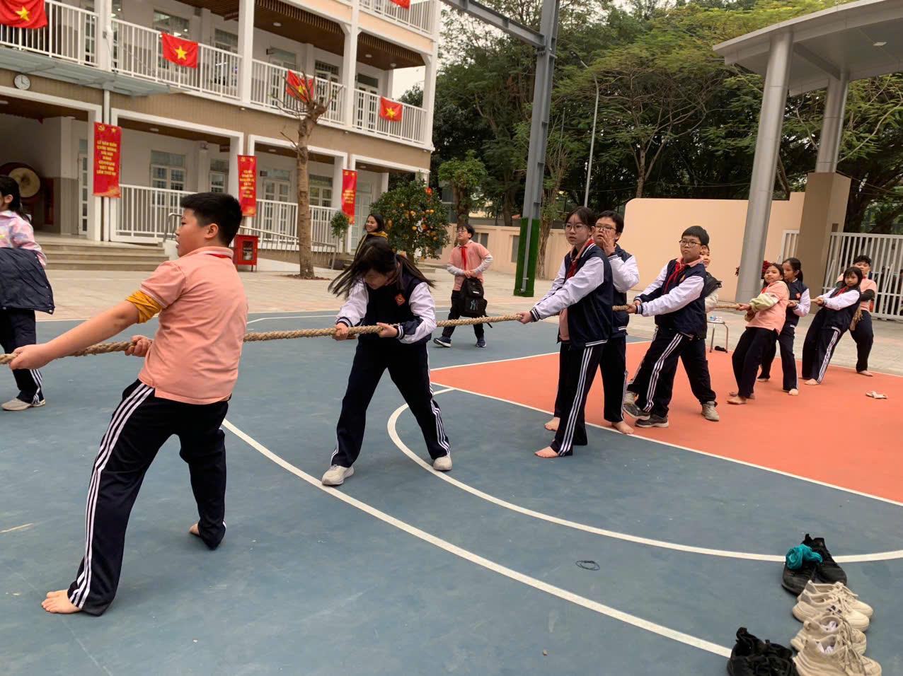 Ngọn lửa đoàn kết trong trận kéo co đầy cảm xúc của lớp 6A8