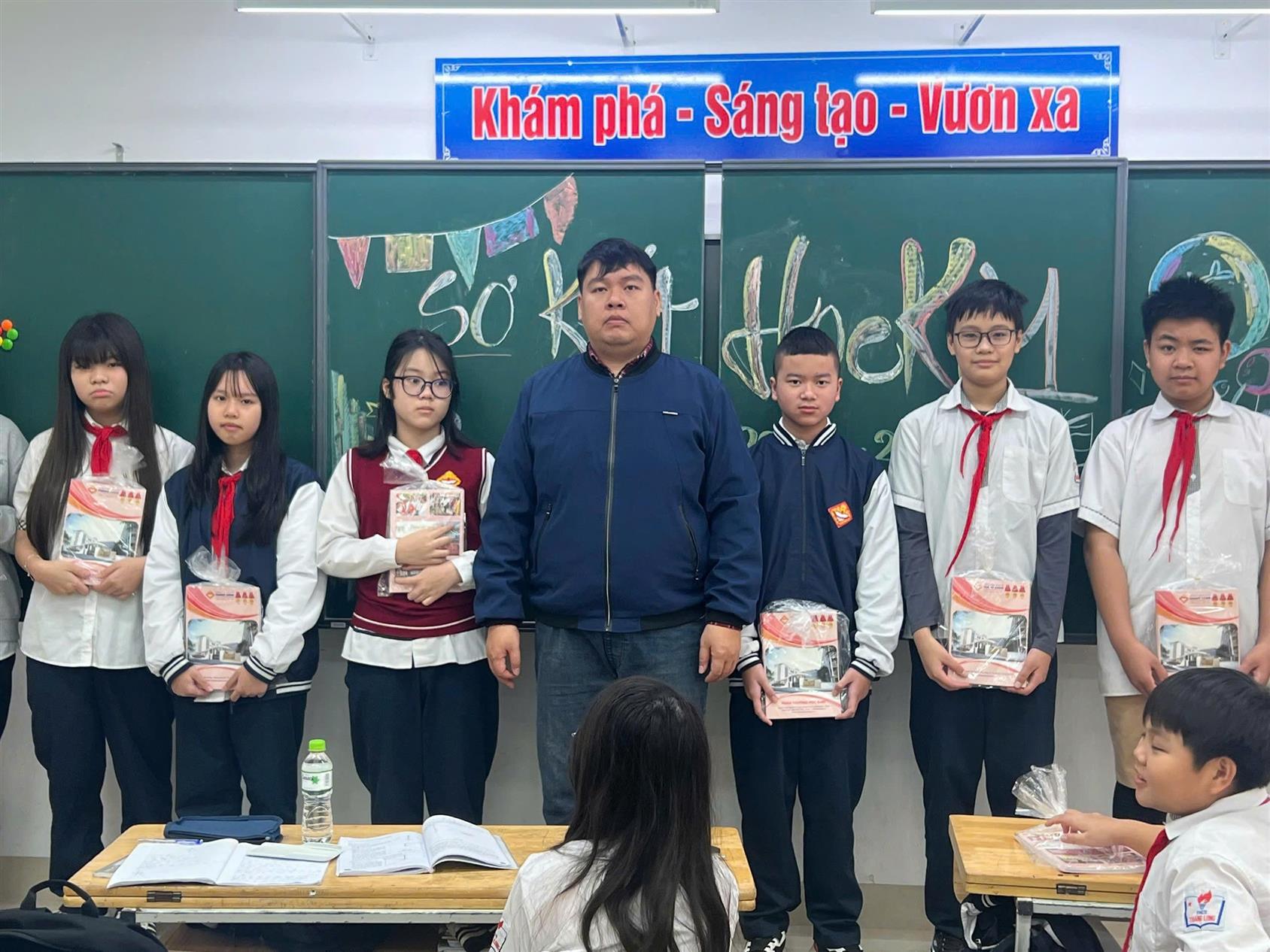 Sơ kết học kì I: Giói trọn yêu thương – Vươn tới khát vọng