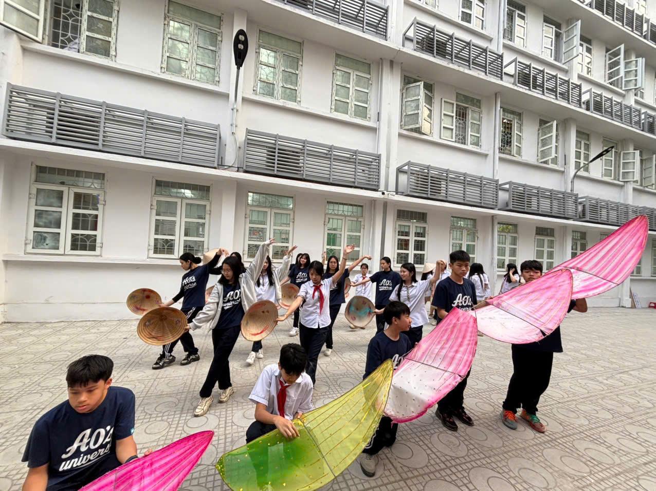 Bản hoà ca Huế dưới mái trường Thăng Long