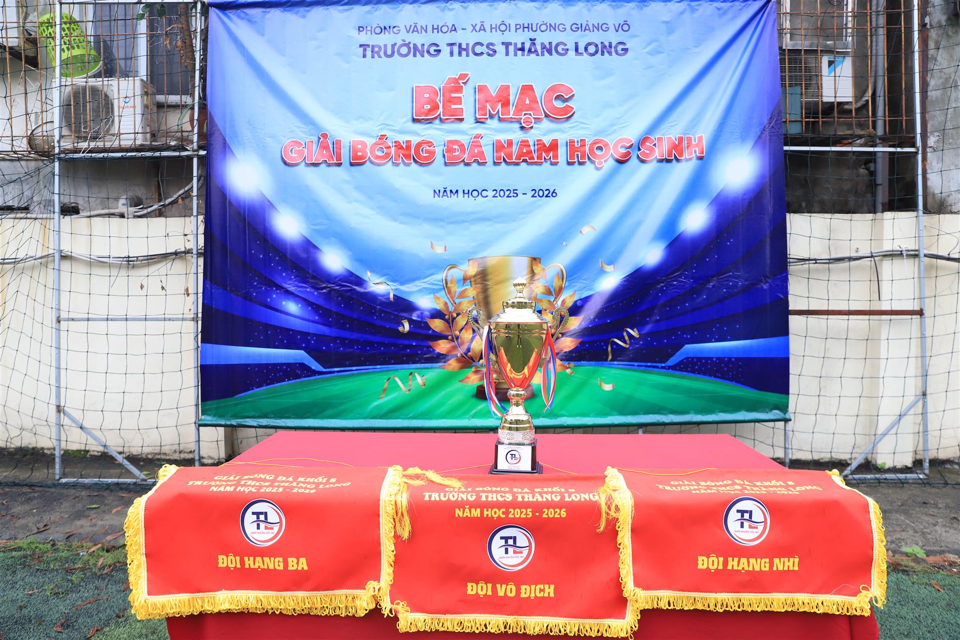 Chung kết bóng đá khối 8 THCS Thăng Long 2026: Hiệp 2 áp đảo và cái kết nghiệt ngã