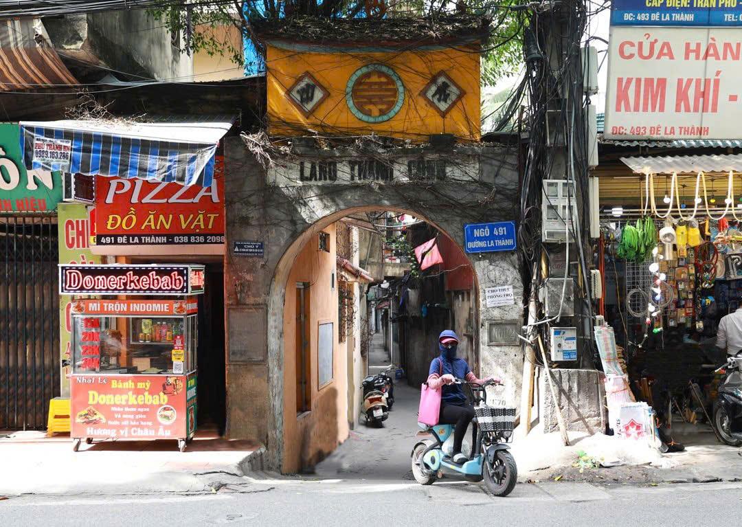 Cổng Làng Thành Công rêu phong - nơi lưu giữ những kỷ niệm tuổi thơ