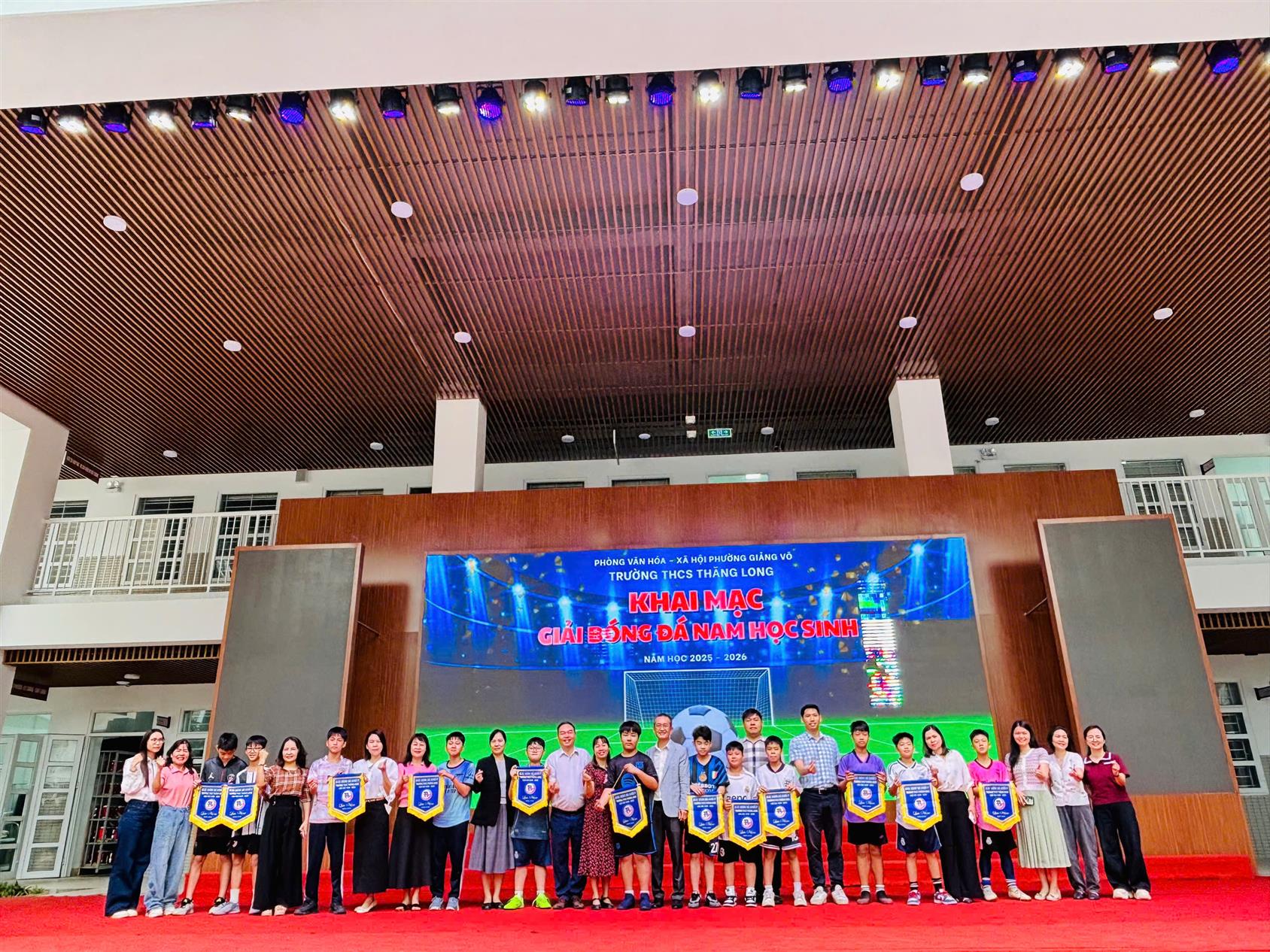 Lễ khai mạc giải Bóng đá nam học sinh khối 7 trường THCS Thăng Long năm học 2025 - 2026