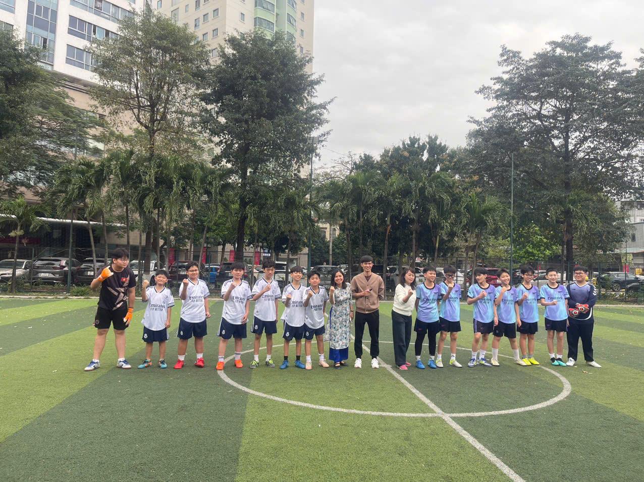 Lớp 7A2 tham gia giải bóng khối 7