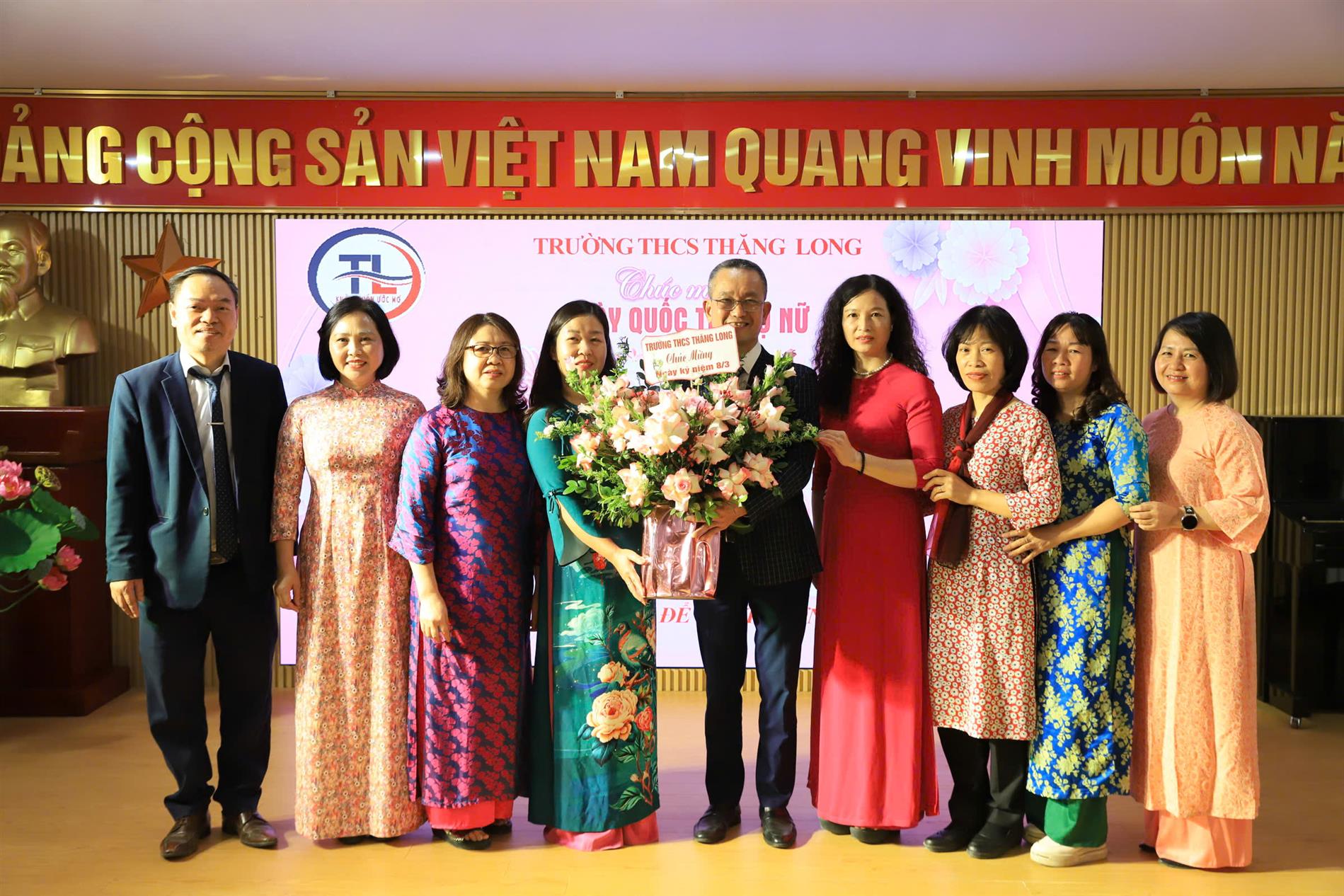 Trường THCS Thăng Long tổ chức kỷ niệm Ngày Quốc tế Phụ nữ 8/3