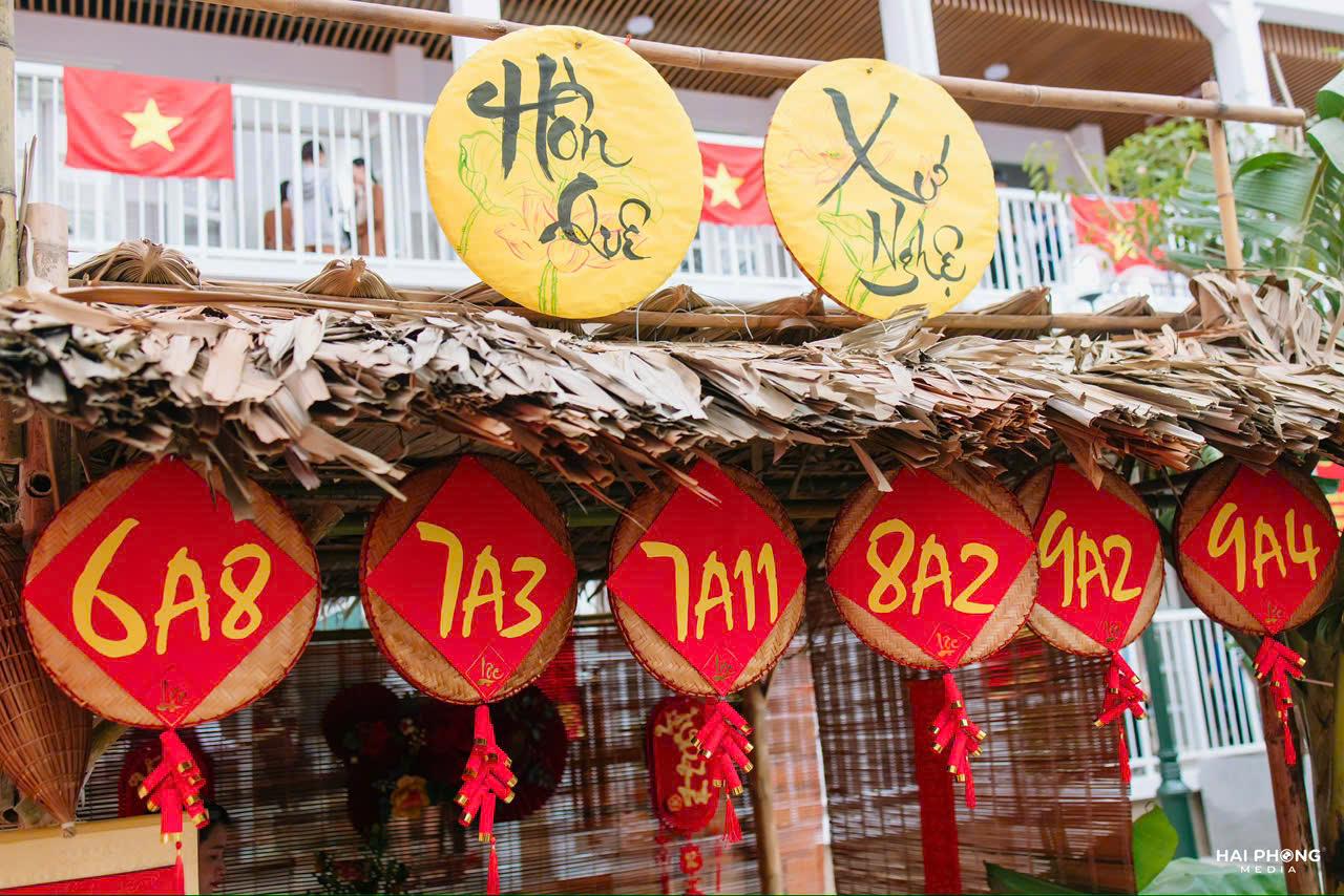 Sắc xuân rộn ràng trong hội chợ trường em