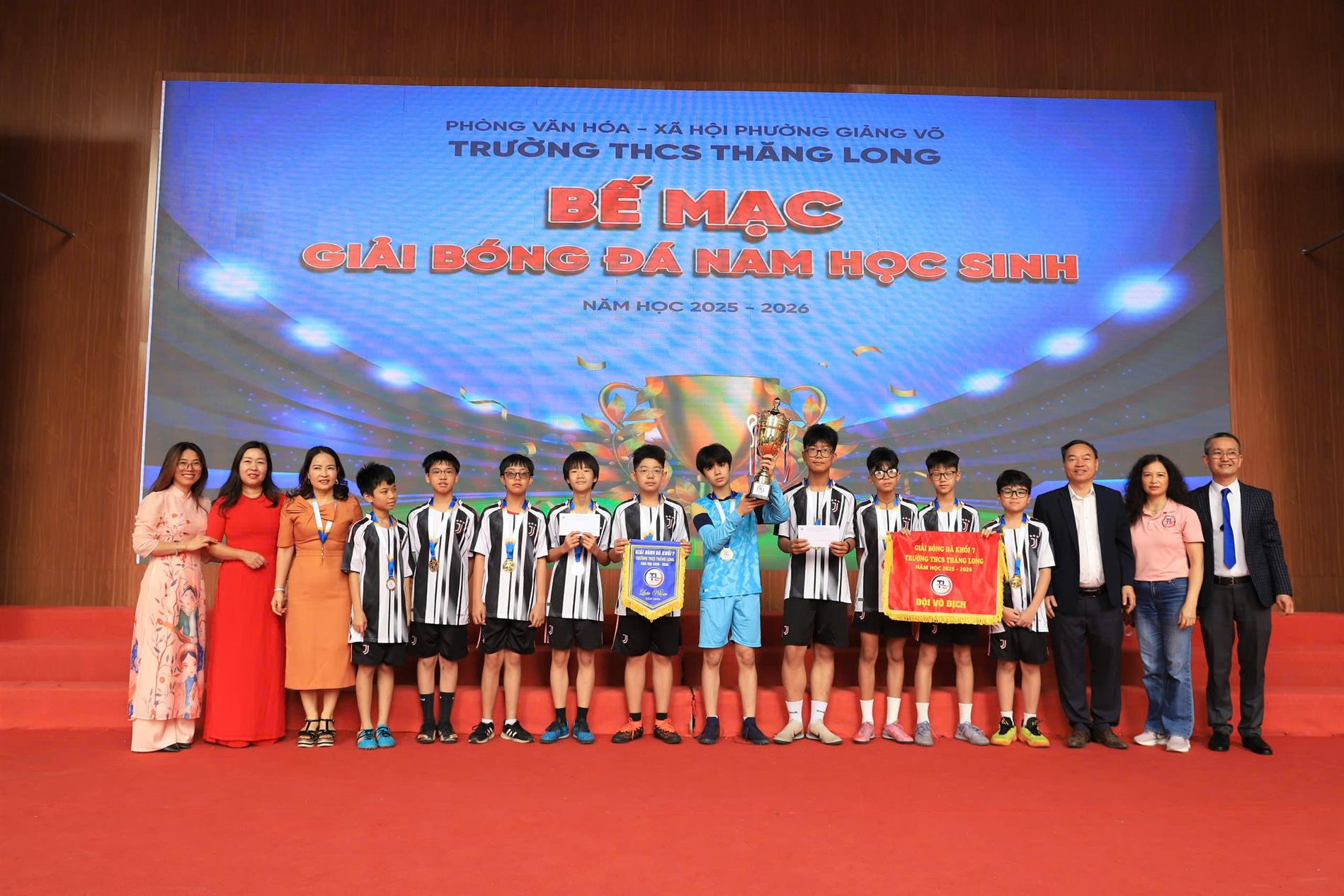 Rực cháy đam mê: Lễ Bế mạc và trao Giải bóng đá khối 7